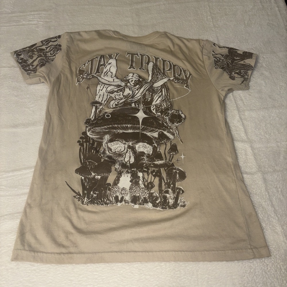 Stay Trippy Skull Mushroom Graphic Tee Mens M Streetwear Beige Shirt
